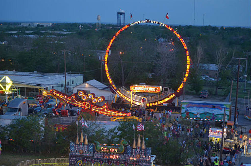 Annual Events inception-app-prod/MTI2NWE4NTMtMGI2Mi00OGRlLWI3YzgtNzg5Y2ZiOTFjNzdl/content/2021/03/Carnival-1.jpg