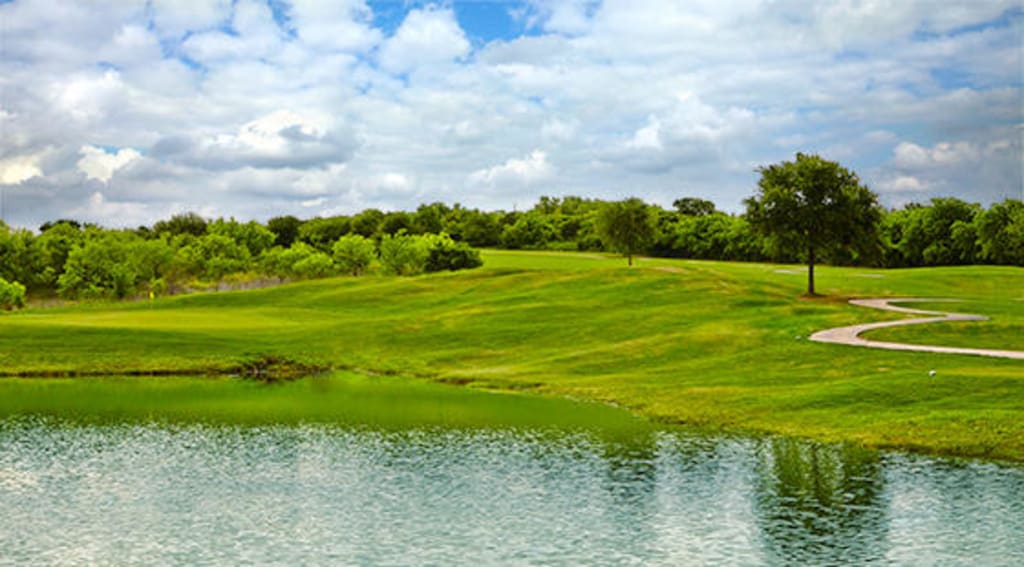 Things to-do inception-app-prod/MTI2NWE4NTMtMGI2Mi00OGRlLWI3YzgtNzg5Y2ZiOTFjNzdl/content/2021/03/WildflowerCountryClub-Temple-TX-golf-hole4-560x310_largeimage.jpg
