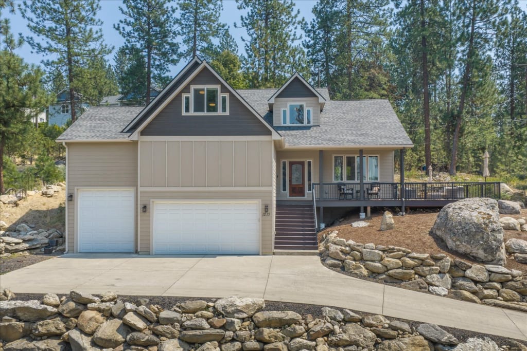How to Price a Home to Sell Without Chasing the Market inception-app-prod/MmVlMDNhMGYtYmI0ZC00NjgwLTg4NmYtNWJmMjdhNTM0ZGUw/content/2026/08/cd72237aafd3bccaac5be33991a21e2e86681db7.jpg