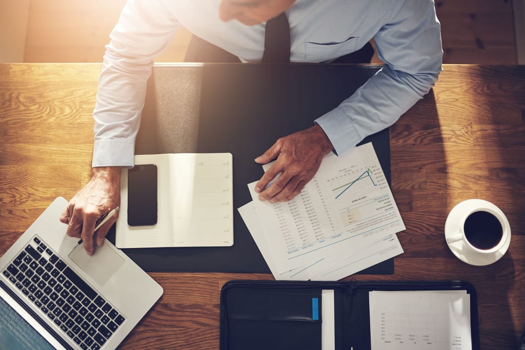 13 Tips For Explaining Real Estate Commissions To A Client inception-app-prod/N2QwNjRiOGEtODkzMC00YjY5LTlmYWItYzAyMDEzOGYxMWUx/content/2020/12/shutterstock703778953.jpg