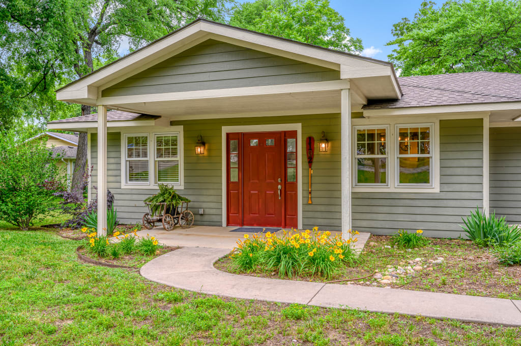 Buying a Home in North Texas with Kelly Bishop inception-app-prod/N2Y0YmMxNTEtMGNhNi00MzYyLWI1ZTMtYTRkOGJiNTJmYzY3/content/2026/08/3a5b7481d86a620477f928b771a3406887ea8819.jpg