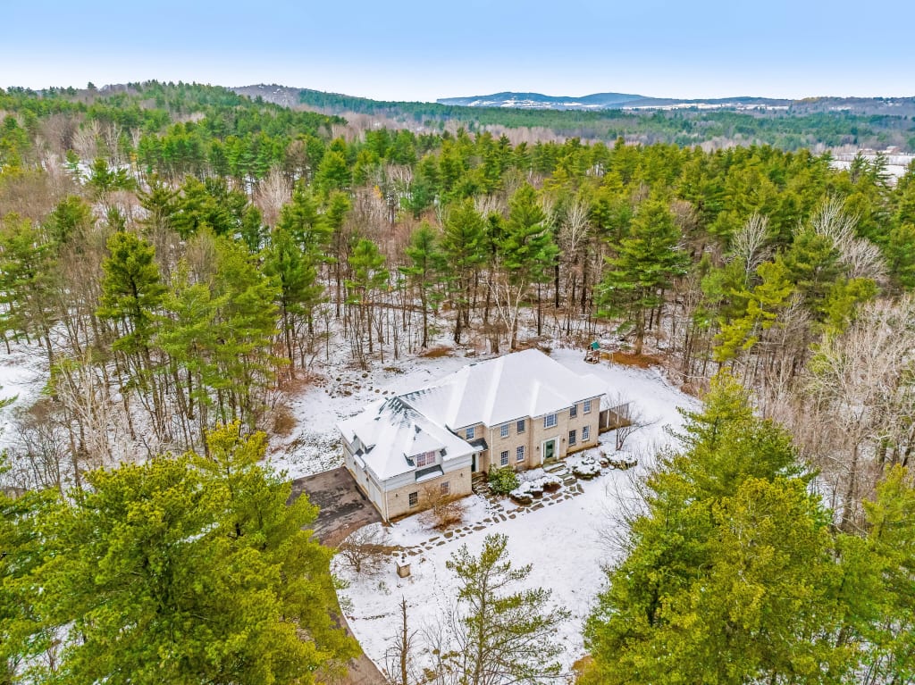 New Listing Alert! 51 Jasmine Lane, Williston VT inception-app-prod/NDI2ZDBlYzAtMjg0OC00Yjc0LTg1ZTUtYTc4MWU0YzhlZjY5/content/2022/11/fa04de37573e6c14dc23e44c3debd7ec36d9fc29.jpg