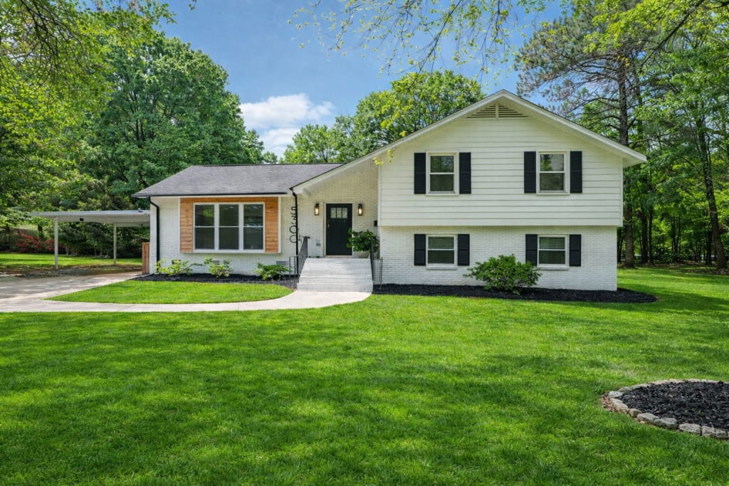 What Buyers Are Responding to Right Now in Charlotte (And a Real Example in Windsor Park) inception-app-prod/NDQ1MGZhMTAtNjc5OC00ODNjLThlZjctMTA5ZTU3YmVjNTY1/content/2026/04/6026d3989b21929c80b5a5ffe8274ee1eb08db16.jpg