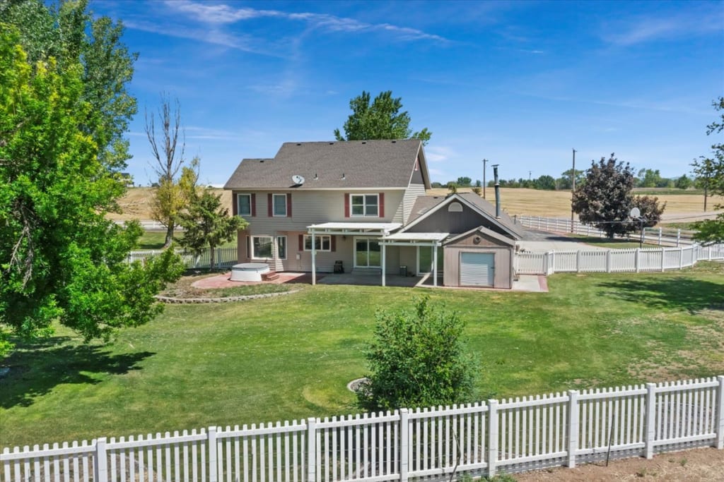 South Nampa Home & Horse Property with Build Entitlement! inception-app-prod/NGFjNjY2YzgtOTU1Yy00NmZhLWE5OTgtYmI4NTY5NDA0Y2Vl/content/2025/07/fe74d7d4540ff5a01eecc7fdfaecf93f9a1480fc.jpg