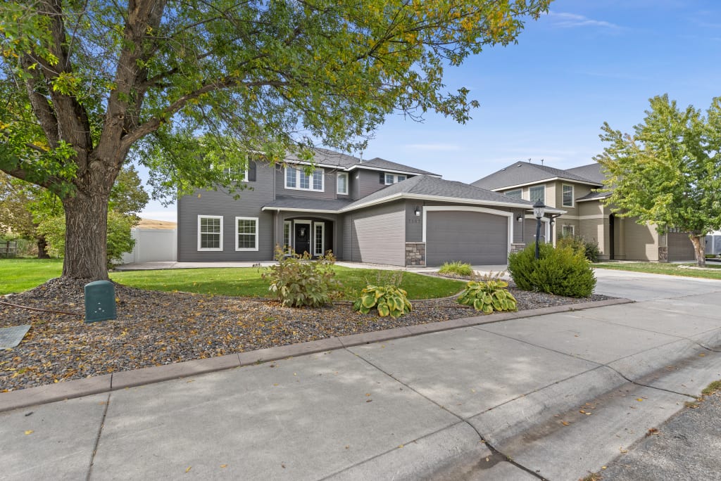 SW Boise Home for Sale | 3374 SqFt of Breathing Room! inception-app-prod/NGFjNjY2YzgtOTU1Yy00NmZhLWE5OTgtYmI4NTY5NDA0Y2Vl/content/2025/10/1470adc458eaee184fdd1a8e14a019c42fb2a53b.jpg