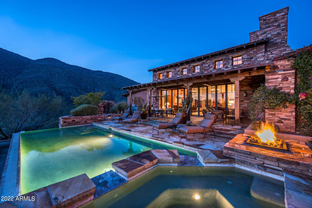 The Difference Between a Real Estate Broker and an Advisor: Your Guide to Luxury Real Estate Choices inception-app-prod/NTE3Mjg4MDMtMjU0Ni00ZDJlLWFmZmUtZTdjZmE4NzA2ZDYz/content/2023/12/9efb43a82c26a3797b9cf1a2bef1ee38100709f9.jpeg