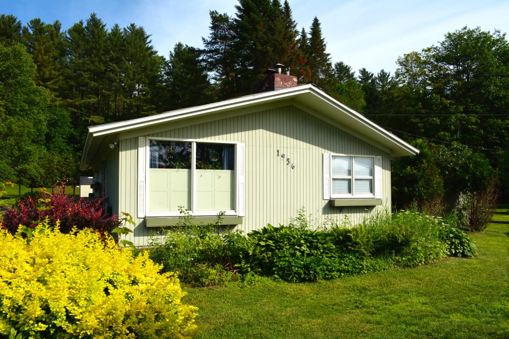 New Stowe Listing: $275,000 inception-app-prod/NTNmMTNhNjQtNDQ0Ni00Zjg0LTliOTQtNDNkYmM3Y2JiNmQz/content/2019/07/1-4.jpg