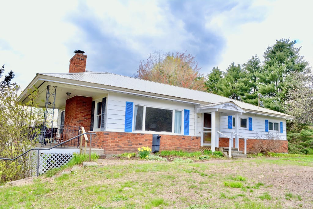 Charming 4Bed, 1.5 Bath: $215,000 inception-app-prod/NTNmMTNhNjQtNDQ0Ni00Zjg0LTliOTQtNDNkYmM3Y2JiNmQz/content/2019/07/1a.-2.jpeg