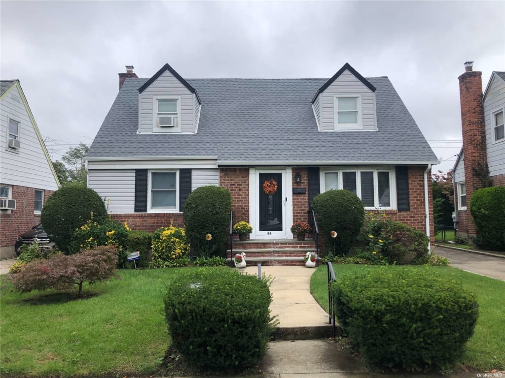 84 Lipton Lane, Williston Park, NY 11596 inception-app-prod/NWIwMWUxMzUtMGUwZC00MTlkLWFhMWMtODQ1YWRhYzkxNmRj/content/2023/11/7f0b83f1672486558787fb36dd55a94d0a25e5f5.jpg