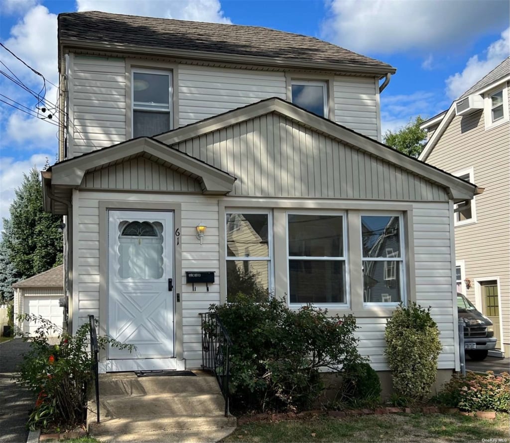 61 Harvard Street, Williston Park, NY 11596 inception-app-prod/NWIwMWUxMzUtMGUwZC00MTlkLWFhMWMtODQ1YWRhYzkxNmRj/content/2023/11/f65450c80f4fb36c5d1f51c0211b563cf28e30e9.jpg
