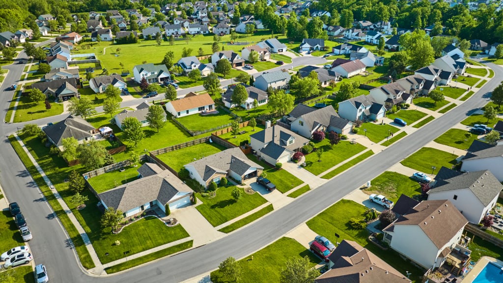 Why Some Homes Sell Faster Than Others in the Same Neighborhood inception-app-prod/NjUzMWZkNzUtY2NmOS00ZjgxLWFhMjMtMDhhOWE2ZDc3MmEz/content/2026/07/bd1ae42527906cd41ebba66cd634a218e165ec9a.png