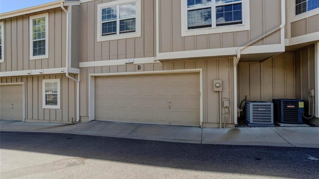 2982 W Long Drive D, Littleton inception-app-prod/NmFmNWQwNWItNGFiOS00YmZhLWFmMzQtMGI5NmU5OWU3OGEy/content/2022/01/1781bc3bff80a0aa9142973e36eed74030478dc1.jpg