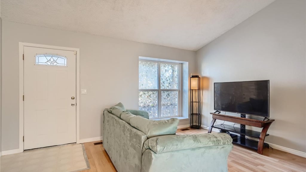 19706 E Cornell Avenue, Aurora inception-app-prod/NmFmNWQwNWItNGFiOS00YmZhLWFmMzQtMGI5NmU5OWU3OGEy/content/2022/01/b4220f12b9e998ea96a5c2103c3b36317c221507.jpg