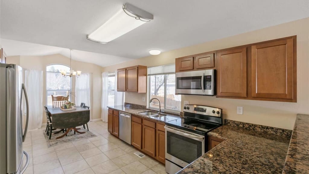 12540 W Crestline Drive, Littleton inception-app-prod/NmFmNWQwNWItNGFiOS00YmZhLWFmMzQtMGI5NmU5OWU3OGEy/content/2022/03/b4c23d708c7453b06fe7ebb15d035d5a7495b946.jpg