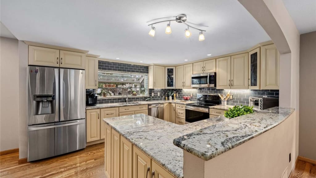 7470 S Steele Circle, Centennial inception-app-prod/NmFmNWQwNWItNGFiOS00YmZhLWFmMzQtMGI5NmU5OWU3OGEy/content/2022/03/f5c8884c8f0187f73c4cf30f1f0ef852736f0eb0.jpg