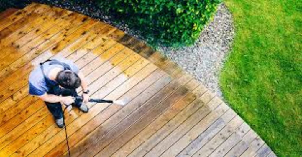 inception-app-prod/NzAwNzhlYTAtN2M1My00OGVlLTkwNGMtYmFjMzdjNTQwNzU2/content/2019/05/Deck washing.jpg