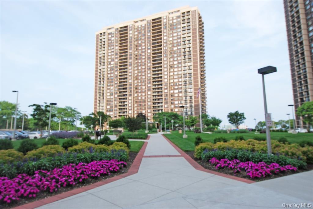 271-10 Grand Central Pwy Unit 7K Floral Park, NY 11005 inception-app-prod/NzEzZTkyYzUtOTI0NC00MjFhLWEyNTEtZTBhNWQwMDdkOGM2/content/2026/09/bc6bf85771ecfd94eec8420d38e9b11a765ccae7.jpeg