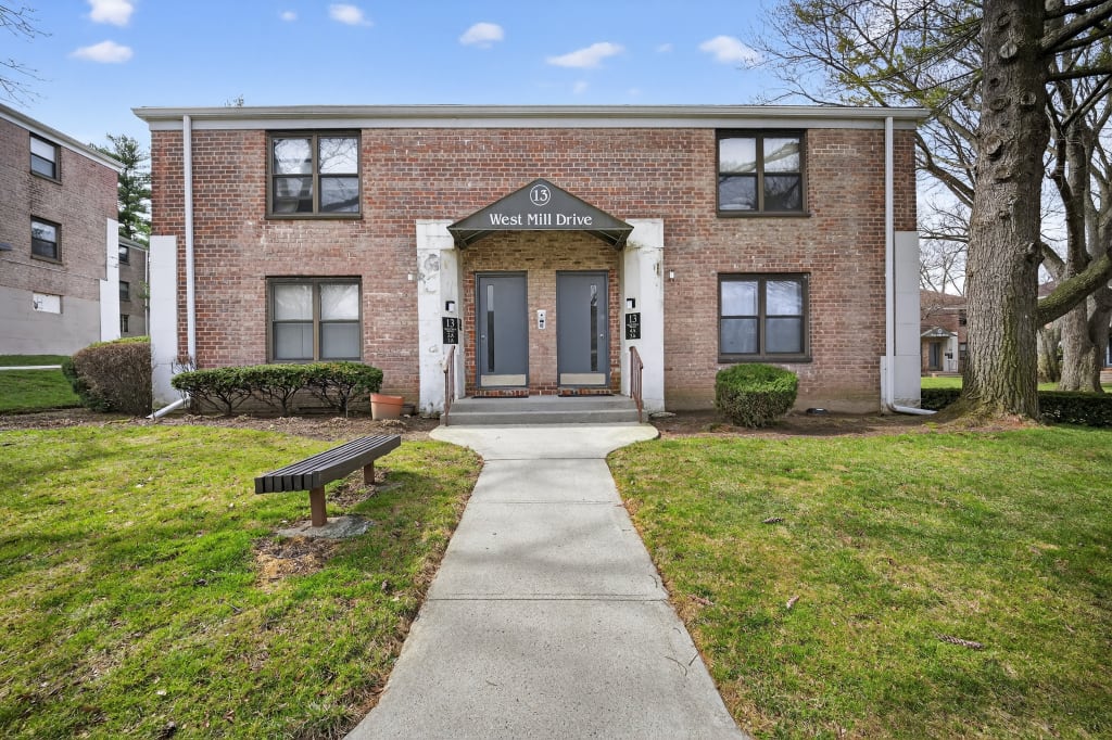 13 W Mill Dr. #4A Great Neck, NY 11021 inception-app-prod/NzEzZTkyYzUtOTI0NC00MjFhLWEyNTEtZTBhNWQwMDdkOGM2/content/2026/09/d7912afed33a652cb6fa31b8c0b705df7f6050b7.jpg