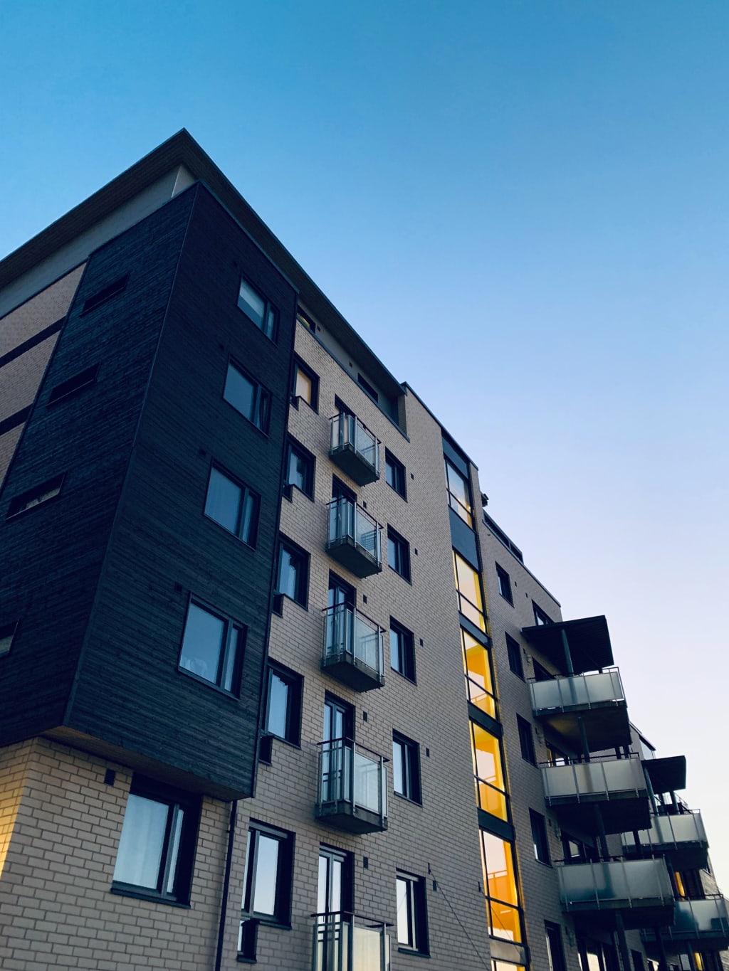 Should I Rent or Buy a Home? inception-app-prod/NzU2OGE2MTctNTViOC00NGQ1LTk3ZWYtZGUzN2JlNjgxMDBj/content/2023/02/7db76ef1f96acf8ebdad8d587b3dcffbe2f99811.jpg