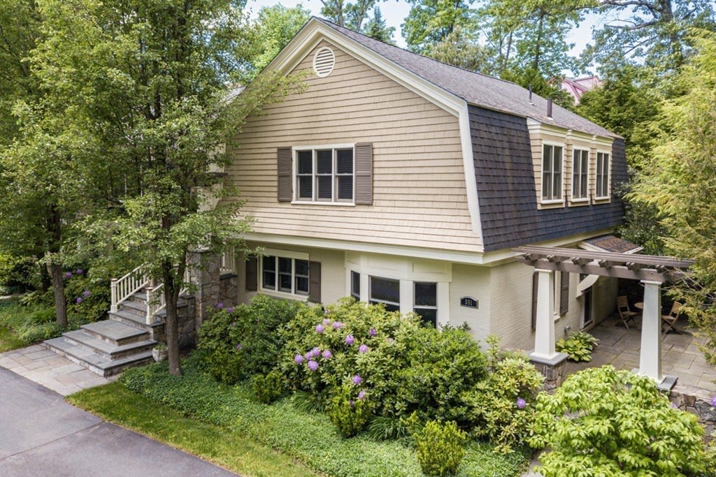 551 Concord Road-private drive, U: 1, Sudbury, MA, 01776 inception-app-prod/NzU4ZjlhOTUtNzA1Zi00OTI1LWFmNTItNjA5ZmExNGY5ODhk/content/2021/12/38f90ad59215ee9ca8e26cd286e741441b72d05c.jpeg