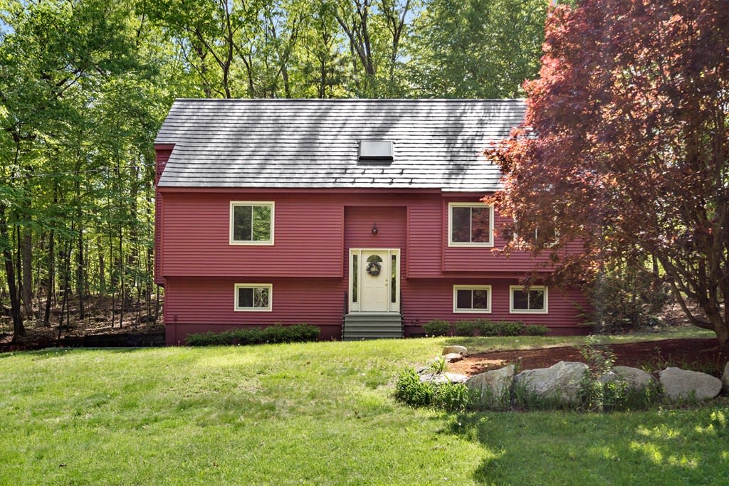 212 Boxboro Road, Stow, MA, 01775 inception-app-prod/NzU4ZjlhOTUtNzA1Zi00OTI1LWFmNTItNjA5ZmExNGY5ODhk/content/2021/12/950e4eea492cfcb7c2353b280ec8233ff158095a.jpeg