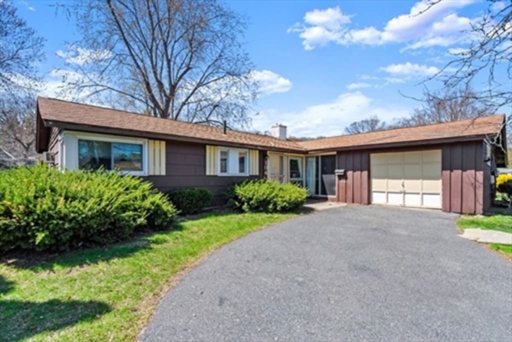 104 Hastings Street, Framingham, MA, 01701 inception-app-prod/NzU4ZjlhOTUtNzA1Zi00OTI1LWFmNTItNjA5ZmExNGY5ODhk/content/2021/12/ad66b2877987deb3d834e333826fc69fff865c78.png