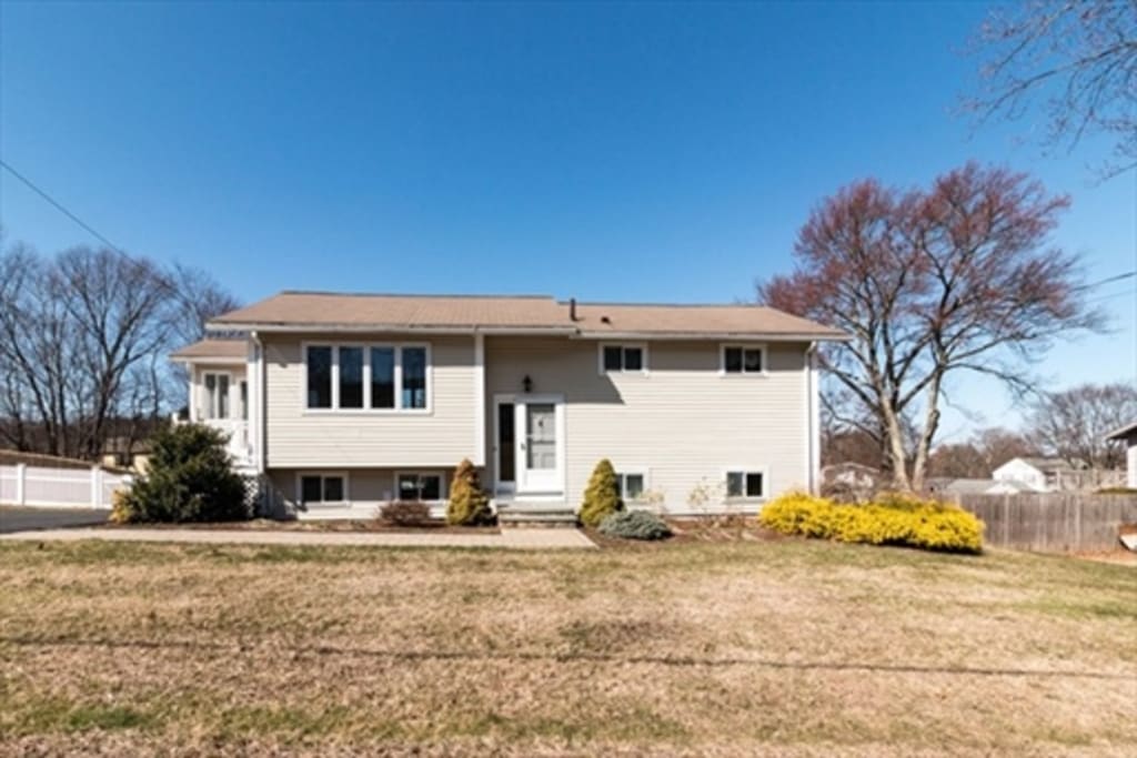 4 Michigan Drive, Hudson, MA, 01749 inception-app-prod/NzU4ZjlhOTUtNzA1Zi00OTI1LWFmNTItNjA5ZmExNGY5ODhk/content/2021/12/b468383b0c53818a3162d04863a8aee97afe1c94.png