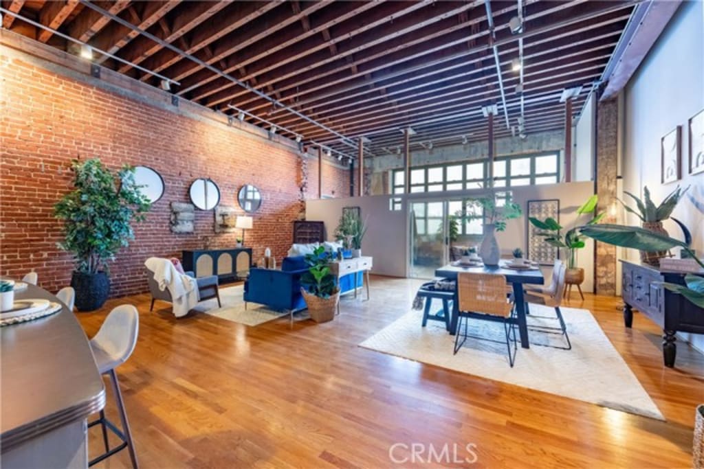 Long Beach Lofts for Sale | 100 W 5th St #2D inception-app-prod/ODVhOGFkNWQtYzZlOC00ZDA2LWIyMTAtZmIxNjU2YWYyYmM5/content/2025/03/146fe5d3cd1990cf8b26a4b69d93a144fdadfa11.jpg