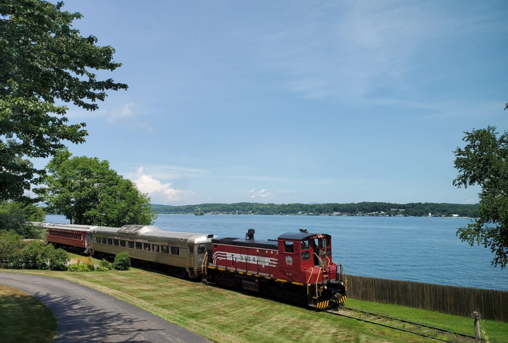 Winnipesaukee Scenic Railroad inception-app-prod/ODZiMmU1ZmEtZjkzNC00YTZlLWI1ZWQtNWFlZmM5YmY1YTA4/content/2025/07/13261e4125feb7153c06688e07faaff27a857a92.jpg