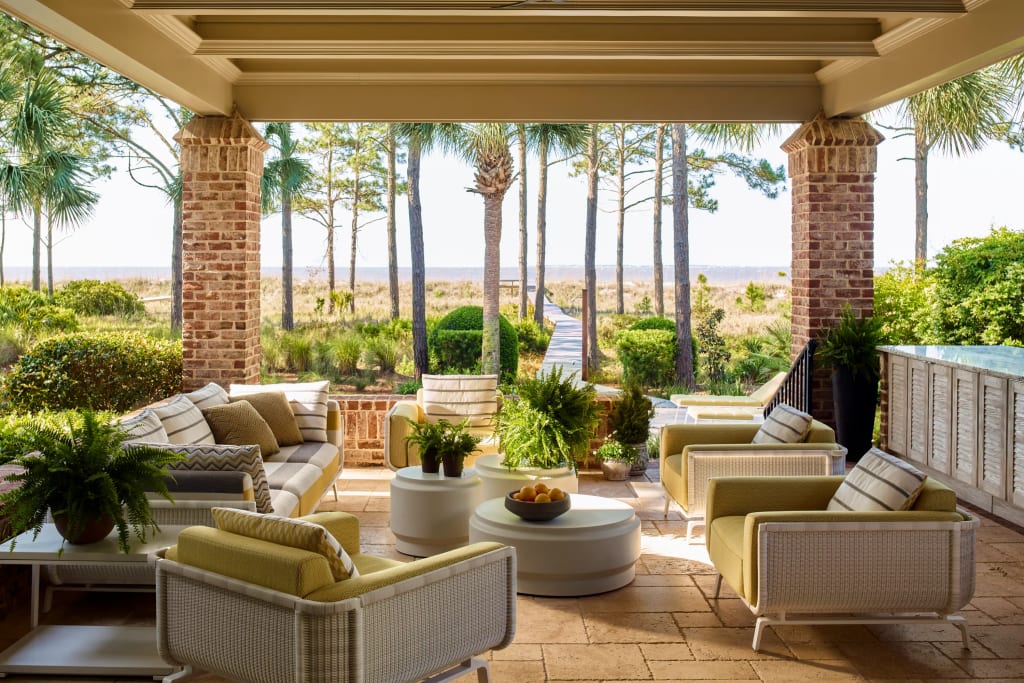 How to Stage Your Hilton Head Island Home for a Quick Sale inception-app-prod/OTUyMjg2NTYtMGNmZC00NmE2LWIxYzAtMzBkMDk3ZjRjZmVi/content/2024/08/5a85ae53b77b2b46e33ae2f733a0f78764ce365f.webp
