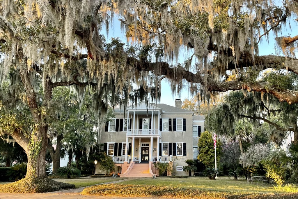 Thinking About Moving to Beaufort, SC? Here’s What You Need to Know inception-app-prod/OTUyMjg2NTYtMGNmZC00NmE2LWIxYzAtMzBkMDk3ZjRjZmVi/content/2025/11/0c0665a9237197286a0ba02d47b6c884e77611f3.jpg