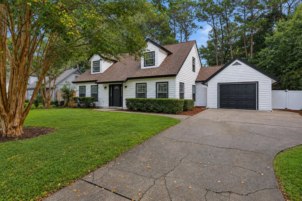 14 Marblehead Road, Hilton Head Island, SC: Renovated Folly Field Home With Private Pool & $86K Rental Potential inception-app-prod/OTUyMjg2NTYtMGNmZC00NmE2LWIxYzAtMzBkMDk3ZjRjZmVi/content/2026/09/8b8f738aa8085519ffa6d6b1d8c221ccb4cbbaf0.png