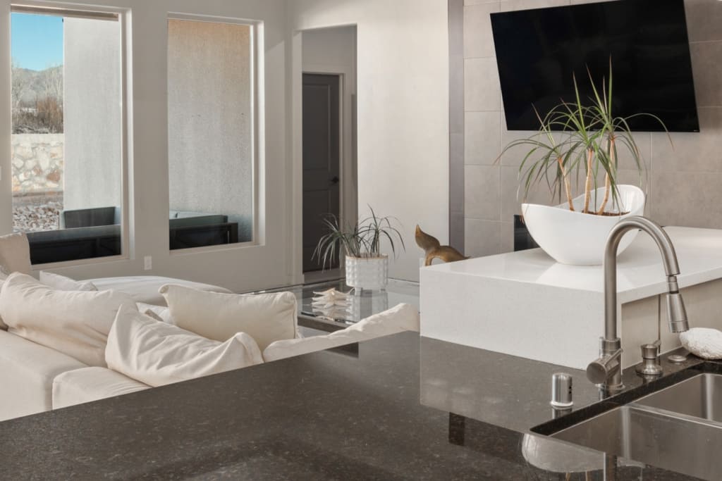 Top 10 Tips for Selling a Home in El Paso inception-app-prod/OTdmMjI5M2ItM2QyNi00NTIzLWIwMjAtNzg5N2Q4YmY1NTYz/content/2024/10/02b7e3b7d7fb05c2dace39da4cdc44df0edabe00.jpg