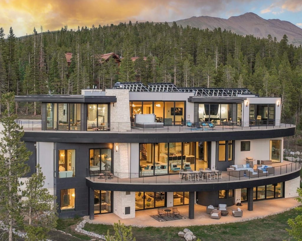 Mountain Life Real Estate's YouTube Channel inception-app-prod/OWUwMDJhZTctNjIzMC00YWQ4LWEwMmUtNjlhMTQ4MGZiNzAz/content/2023/04/9d7012fa3d09d928b333d4edf250572ad6f761f8.jpg