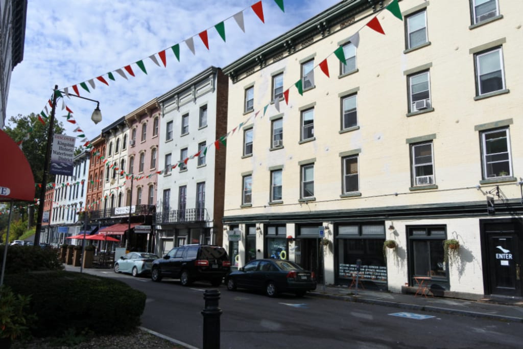 inception-app-prod/OWYwNGQ0ODktMDUxNC00MWI2LWEzODItY2M5NDMxZDkwMzZh/content/2018/02/Waterfront Main Street.JPG