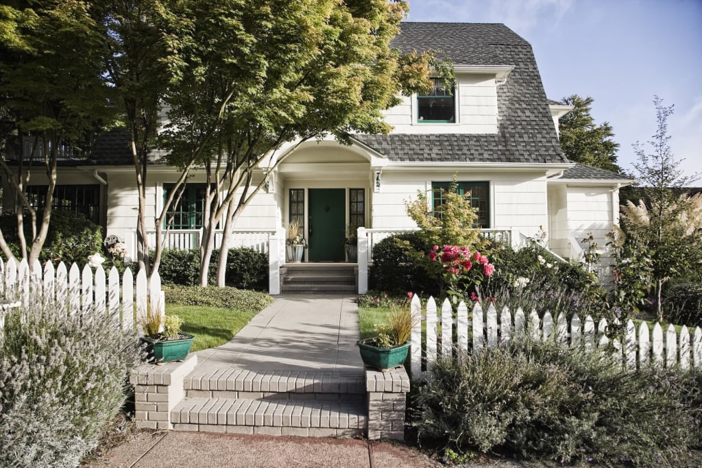 Boosting Curb Appeal: Landscaping Tips to Elevate Your Property Value inception-app-prod/Y2IxOWUxYzYtMjlmOS00Njc3LTk2NzktMGJiNmU1ZjhlMzVj/content/2025/08/9c0d0a89d6f09eb5fbff9f3c0c4da0042a5b1d39.jpg
