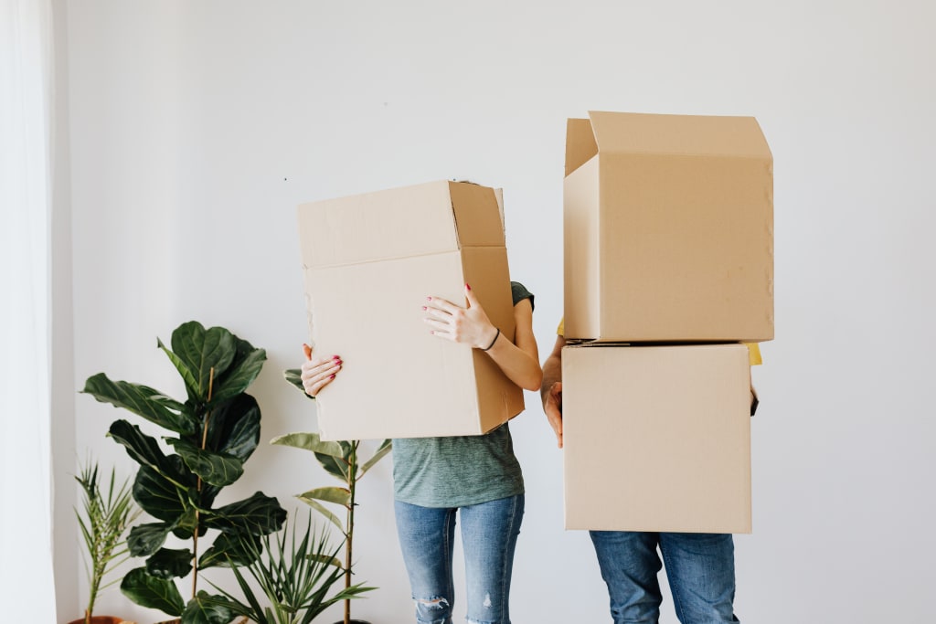 How To Handle Downsizing inception-app-prod/Y2UwNmU5ODUtYzYyOC00NDY0LWE5ZGYtNzA0MDU2MWNhODc0/content/2021/06/pexels-karolina-grabowska-4506270.jpg