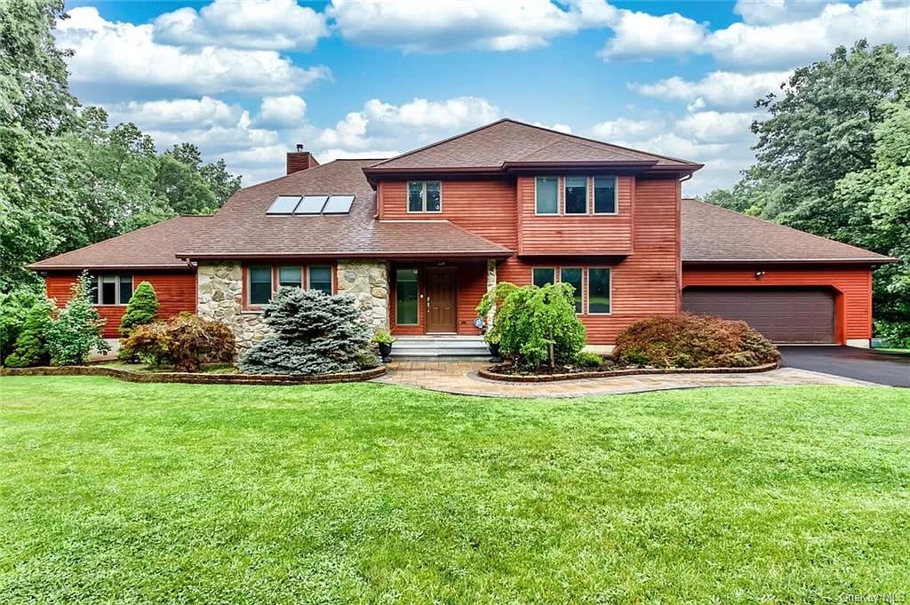 Single Family Residence inception-app-prod/Y2Y2YjU5ZjgtM2JiZi00ZGMyLWJhNzQtNmIwNGZhNTY0M2Vj/content/2022/05/960979b93e27f92314316351c06dab1d45f7f345.webp