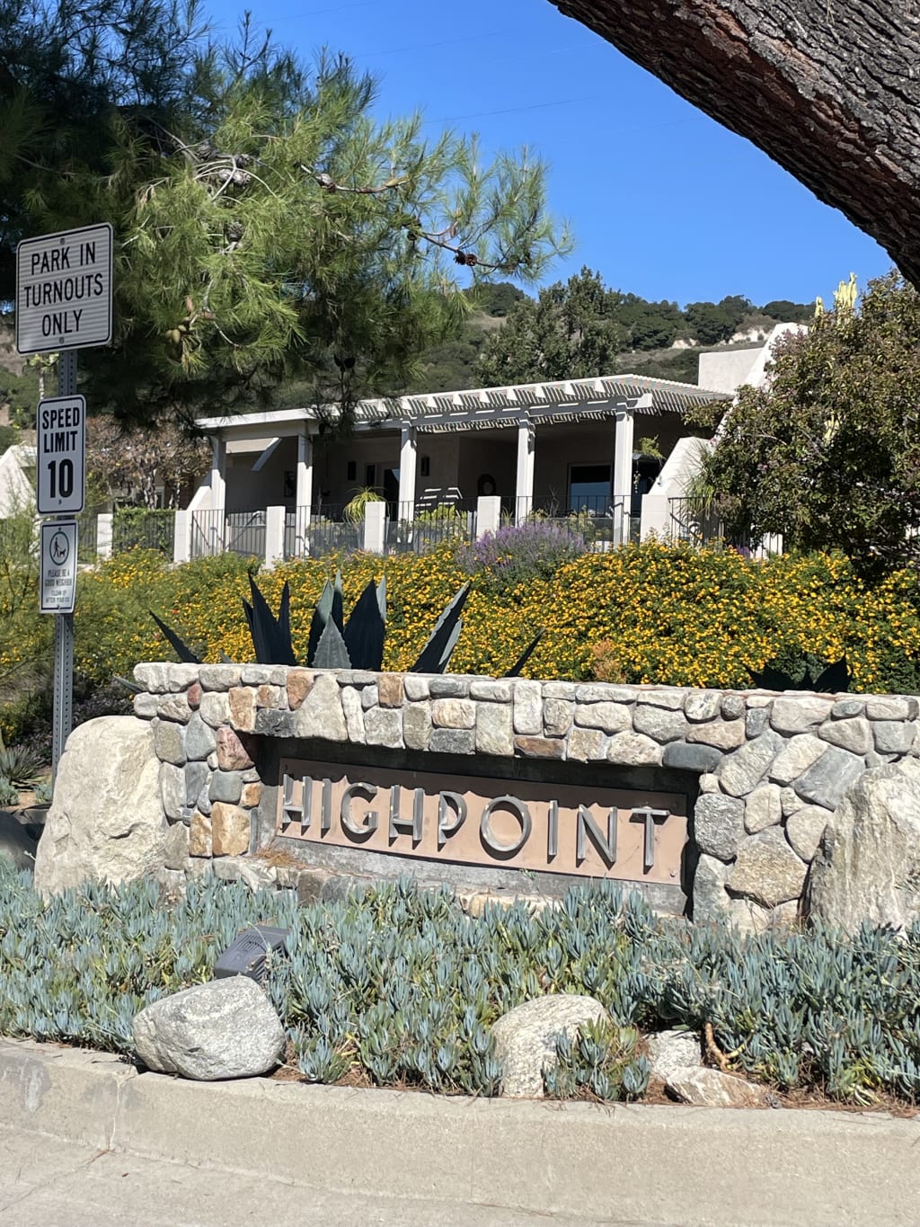 Top 5 Things You Gain with Downsizing in Claremont, CA inception-app-prod/YTI2NDIyYjQtMDM5Mi00ZDk0LTkzYjQtOGJkODdmYmVhMmNj/content/2025/01/dfb7d4391fcb33497afae7b359c6b45541aee33d.jpeg