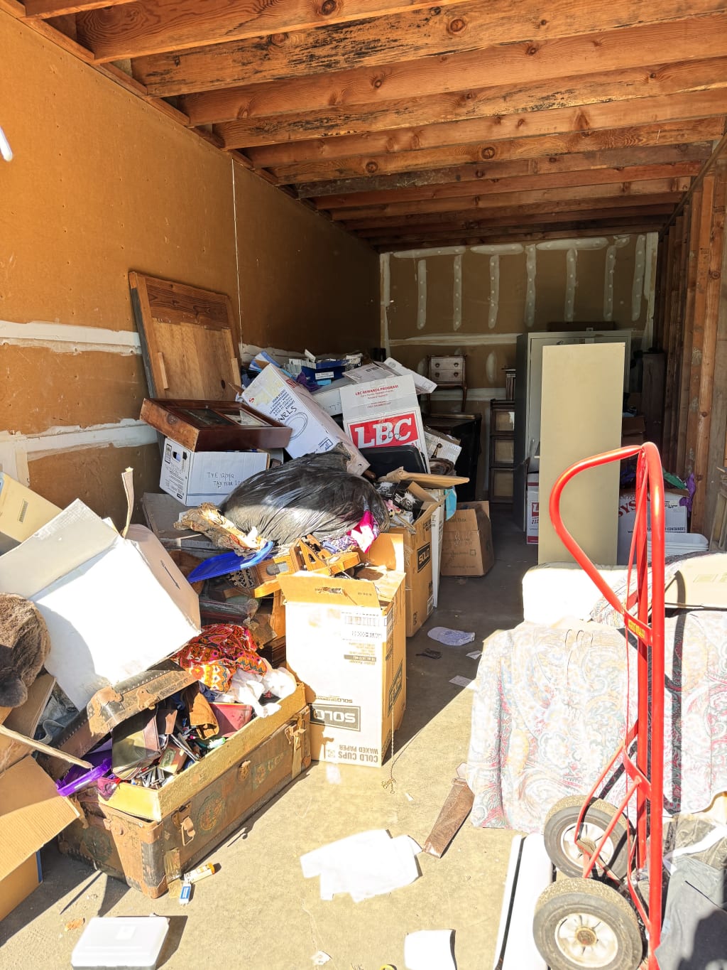 What to take with you and What to do with your stuff when you Downsize! inception-app-prod/YTI2NDIyYjQtMDM5Mi00ZDk0LTkzYjQtOGJkODdmYmVhMmNj/content/2025/02/88718201761829d838f7ee6be7088961c1501fb2.jpeg