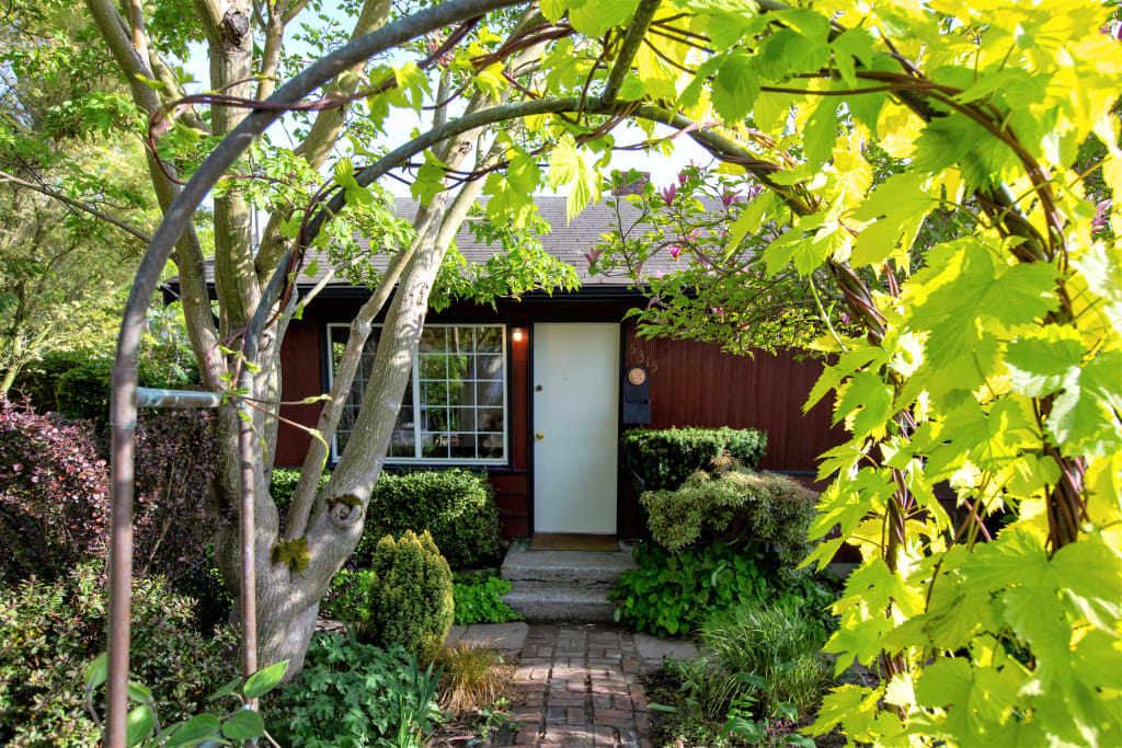 Cute Beach Drive Cottage In A Secret Garden inception-app-prod/YTY1OTZkYWEtZmYxNS00NTc0LTk4ZjYtYTIxNDRiNzI4OTkz/content/2021/05/vingette%282%29.jpg