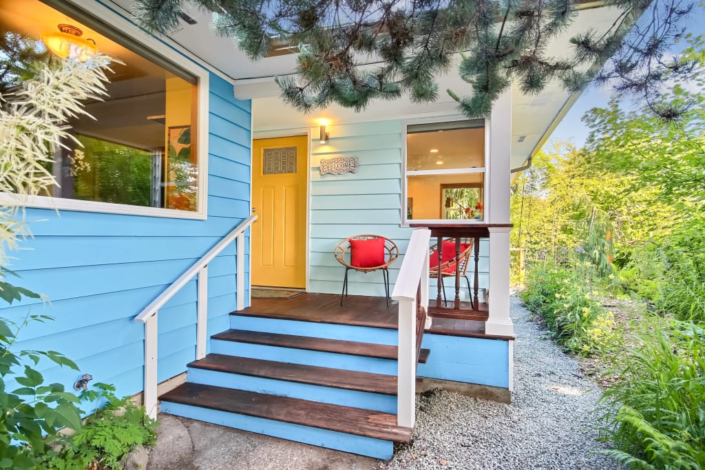 North Delridge Homestead Escape inception-app-prod/YTY1OTZkYWEtZmYxNS00NTc0LTk4ZjYtYTIxNDRiNzI4OTkz/content/2021/07/exposio_02_entrance_01_5453_26th_ave_s%281%29.jpg