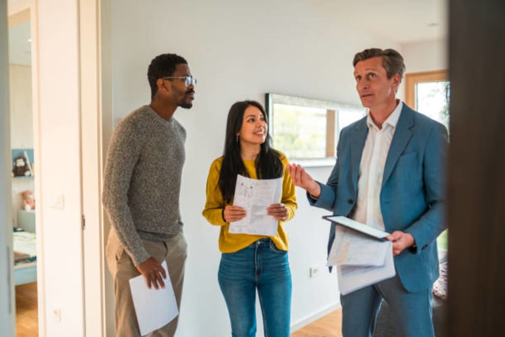What Is A Real Estate Broker And What Do They Do? inception-app-prod/YTc2MGIxNmItMzIwOC00ZWVjLWE5NmUtYmZjNTNjMTRjOTQy/content/2024/06/015351f6066aa64c60ced60e7a04541ed8abffa7.jpg