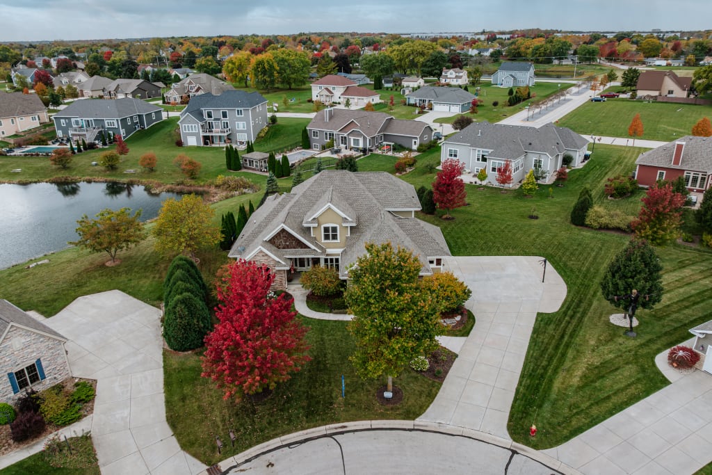 1005 E Oak Ct., Oak Creek, WI inception-app-prod/YTdkMWIyMGMtYzZlNi00OTIzLWFkYjAtYTY0YzEyODNmM2Zm/content/2025/10/42cf0ef7f549707d59b90dd8efdb6aafdb1b0e00.jpg