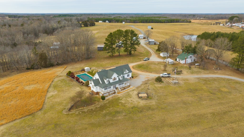 Auction Alert: Stunning Farm Property! inception-app-prod/YWI3NzE3MDgtZWU2NC00MTNlLTkxNzctZTI5YzUwNWFiZmE5/content/2025/02/921b30958860fb8e9e626ddbdb9854236cb18e3b.jpg