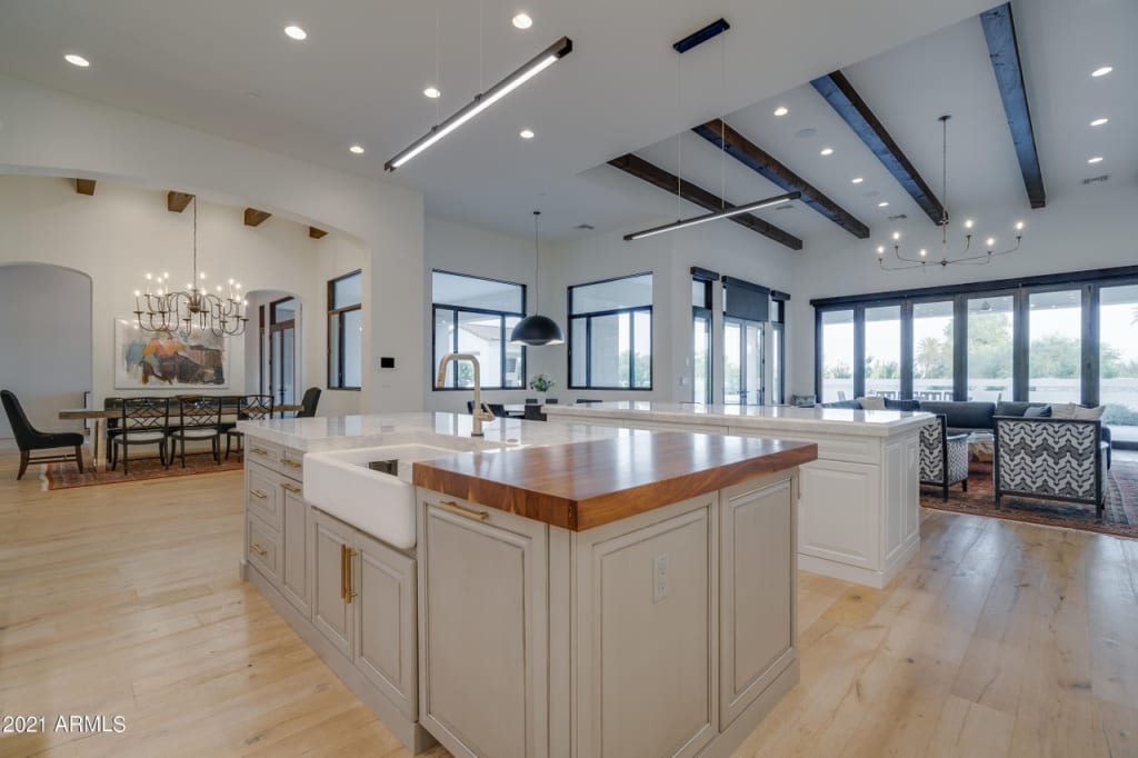 My Favorite Kitchens on the Scottsdale Real Estate Market inception-app-prod/YjBiYzJkNmEtZjUxOS00NWRmLThjZWMtNzFjM2M2N2I2ODJi/content/2022/08/cc7a1c978ec8705410fdc0c25ab3388fb945ae19.jpg