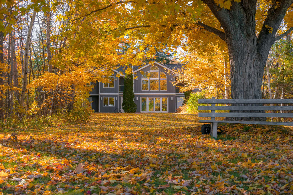 Curb Appeal in the Fall – Attract Buyers Before They Step Inside inception-app-prod/YjM1YTMwOWMtYzhjYy00OWM4LTk1MzQtNjg0NjM1NzQ1MGY1/content/2025/09/c88244267337673982d677e54568e2266b7f10c0.jpg