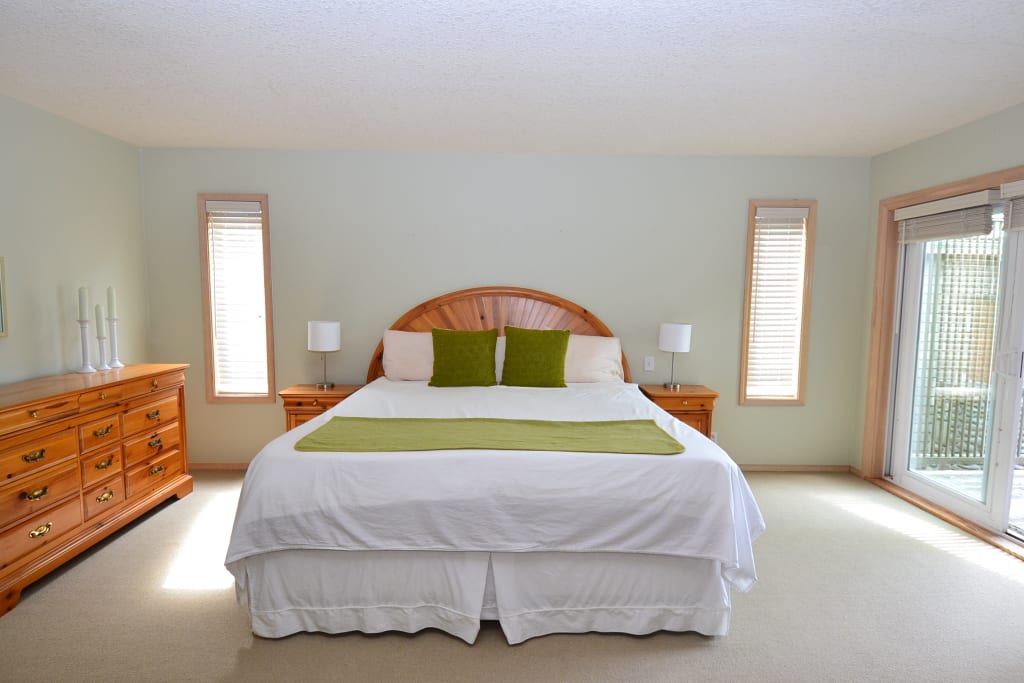 inception-app-prod/Yjc0NTY2YWEtZDA2Zi00NTg5LTgwZjgtOGYxMTg2OTBlNmIw/content/2019/01/723 Oak Master bed New.JPG