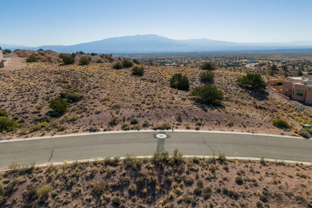 5900 Ridgeline Place NE inception-app-prod/YmVkOTYwMzgtN2FiZS00Y2FjLWJiMWEtMzkxMzhjNGY2YjEy/content/2023/12/07748c5407cce6a9c67cf829d3eb46bbd120a887.jpg