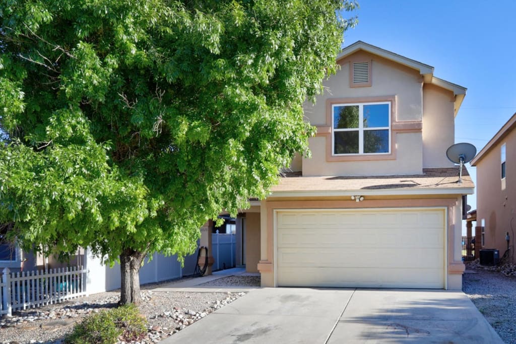 <p>2028 Cielo Oeste Place NW</p> inception-app-prod/YmVkOTYwMzgtN2FiZS00Y2FjLWJiMWEtMzkxMzhjNGY2YjEy/content/2024/01/81f4e1805ade8359b4e67a966965a2518b890ea9.jpg